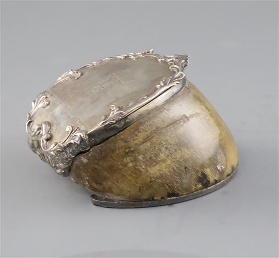 A William IV silver mounted horse hoof table snuff box, by The Barnards, H.7.8cm.